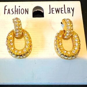 Women’s fashion earrings